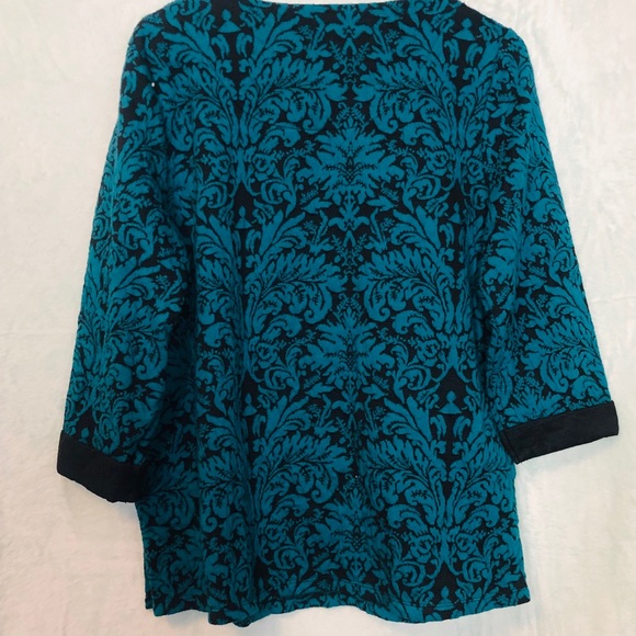 JM Collection Med 3/4 sleeve black and blue top. - Picture 7 of 7